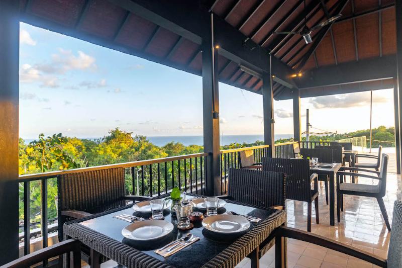 Surya Melasti Exclusive Beach Villa by Sajiwa - Restoran