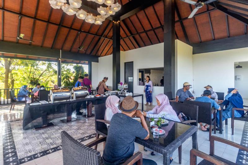 Surya Melasti Exclusive Beach Villa by Sajiwa - Restoran
