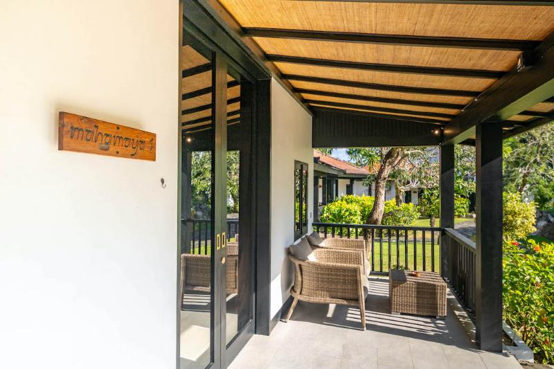 Surya Melasti Exclusive Beach Villa by Sajiwa - Teras