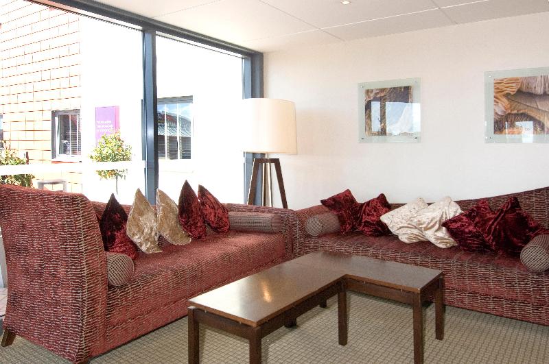 Premier Inn Portsmouth Port Solent - Bar
