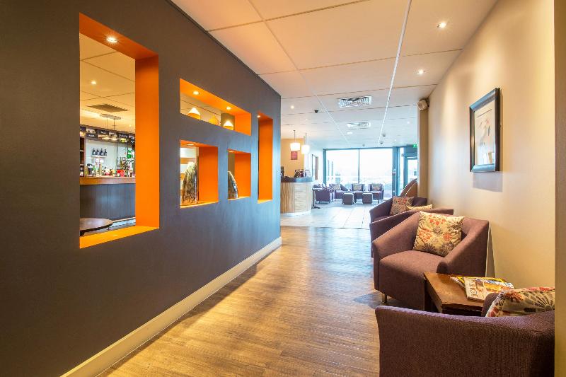 Premier Inn Portsmouth Port Solent - Bar