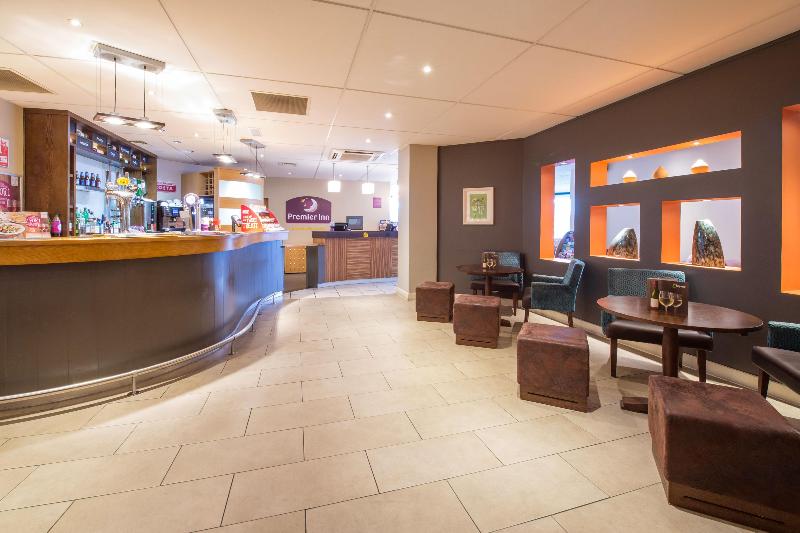 Premier Inn Portsmouth Port Solent - Bar