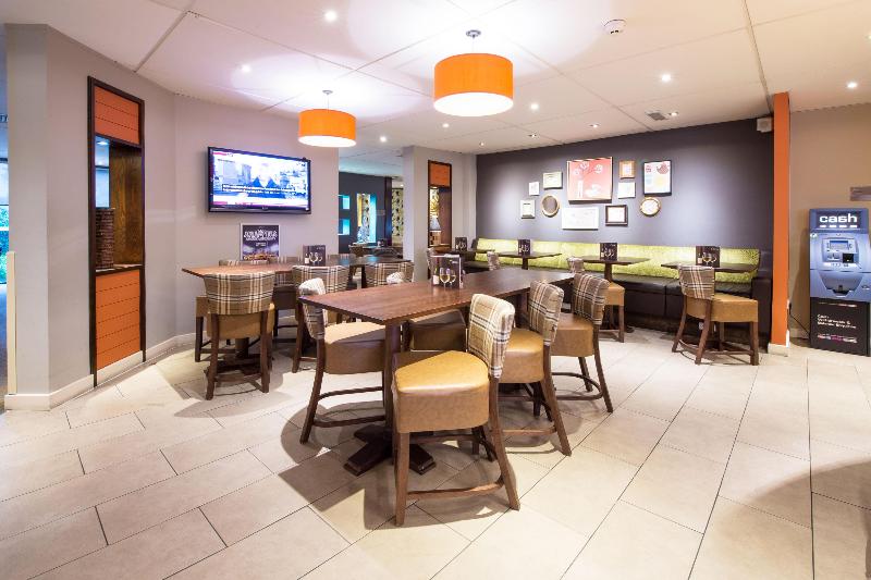 Premier Inn Portsmouth Port Solent - Bar