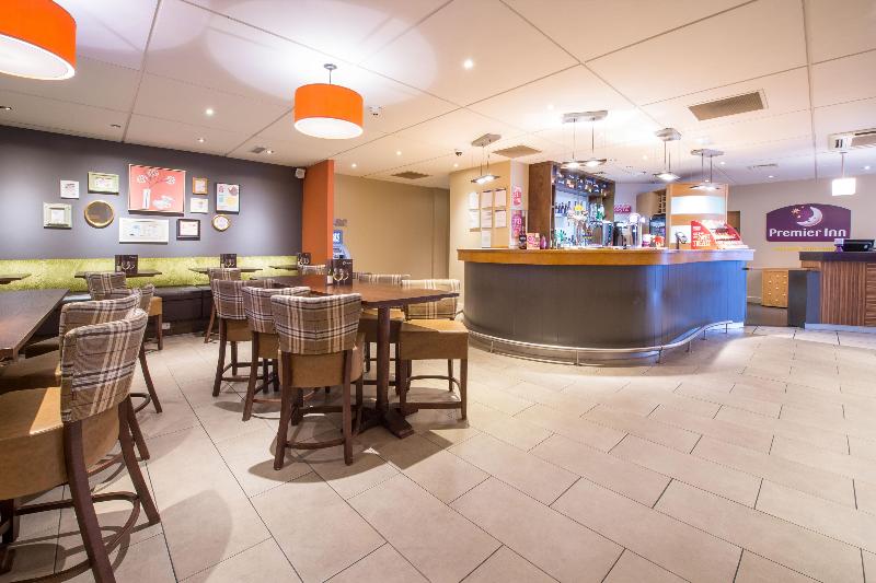 Premier Inn Portsmouth Port Solent - Bar