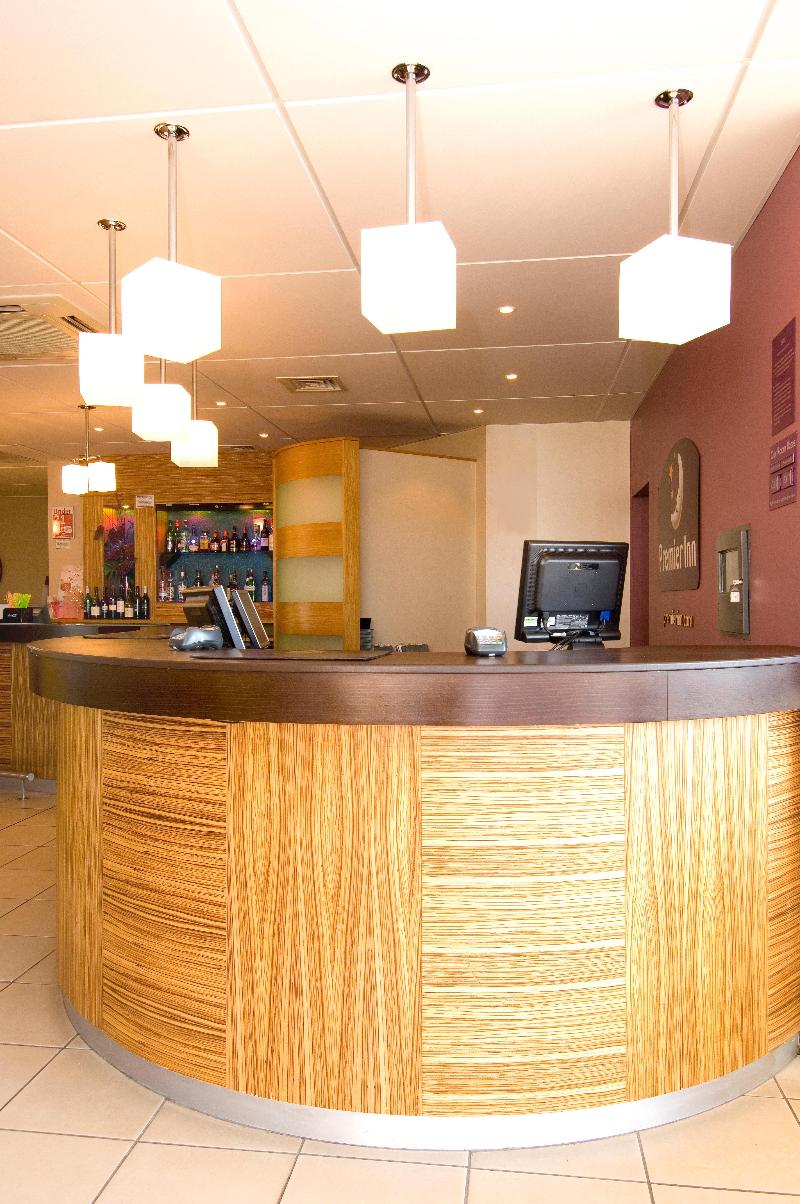 Premier Inn Portsmouth Port Solent - Lobi