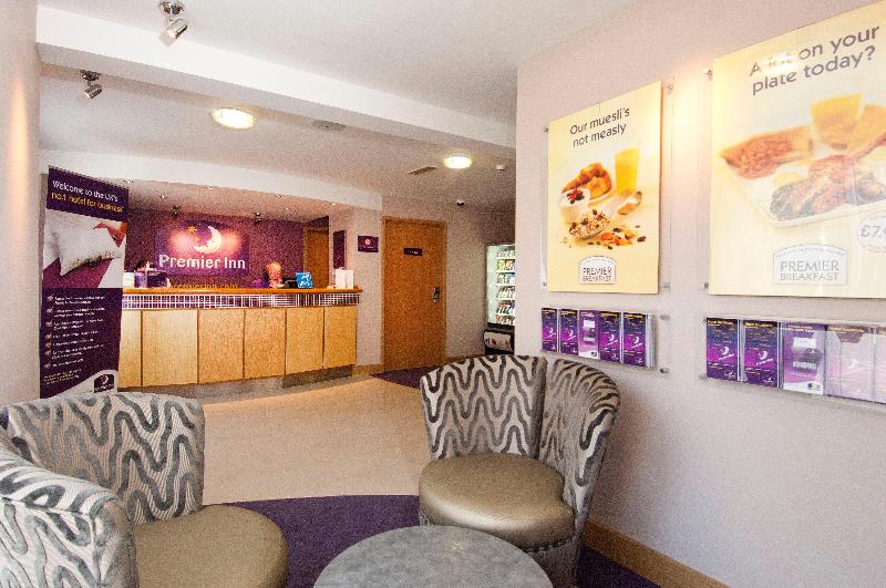Premier Inn Huddersfield Central - Lobi