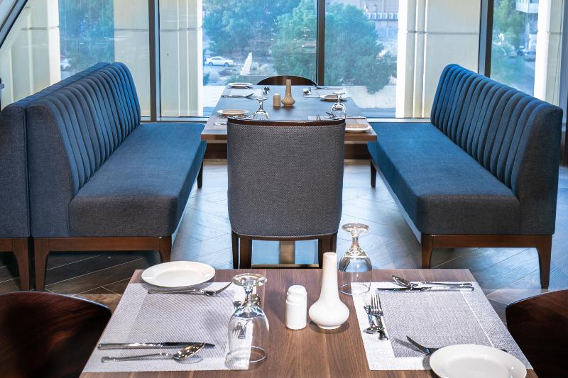 Wirgan Hotel Al Aziziyah - Restoran
