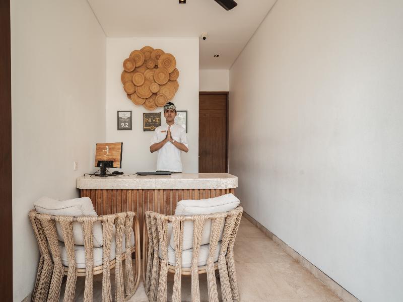 Eight Palms Villa Seminyak by Ini Vie Hospitality - Lobi