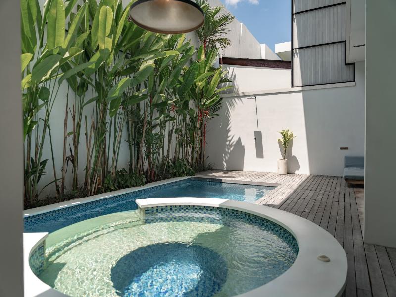 Eight Palms Villa Seminyak by Ini Vie Hospitality - Havuz