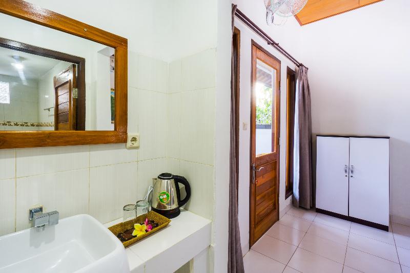 Nusa Bagus Homestay by Zuzu - Oda