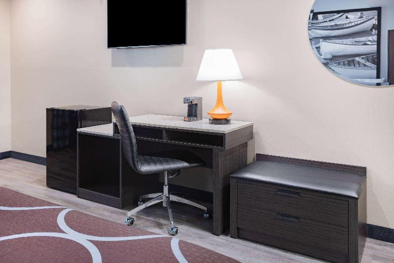 Super 8 by Wyndham Lindenhurst - Oda
