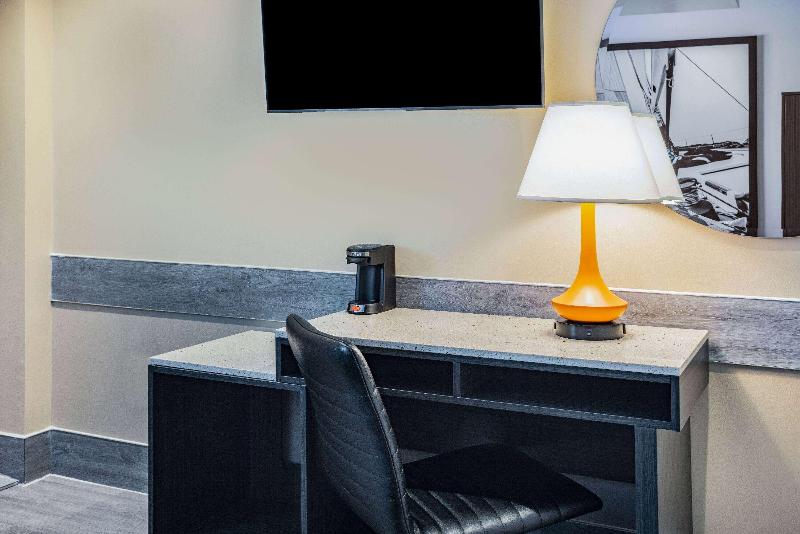 Super 8 by Wyndham Lindenhurst - Oda