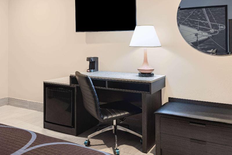 Super 8 by Wyndham Lindenhurst - Oda
