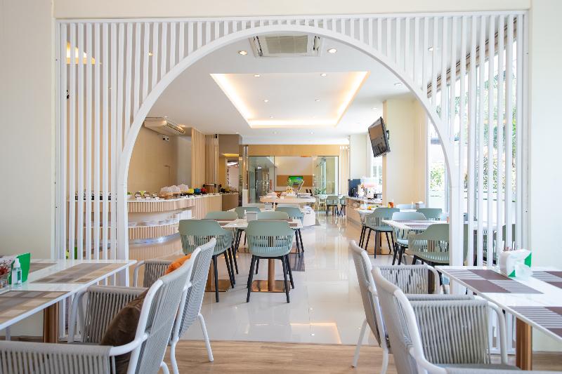 Phavina Grand Boutique by ZUZU - Restoran