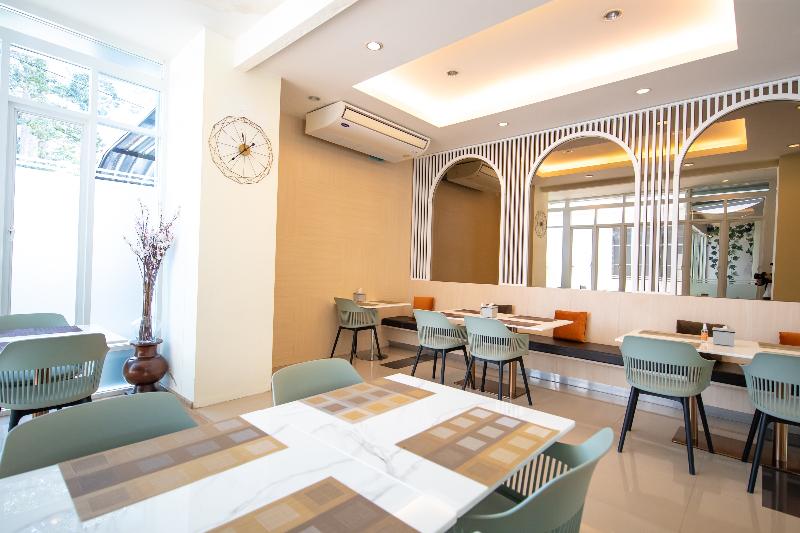 Phavina Grand Boutique by ZUZU - Restoran