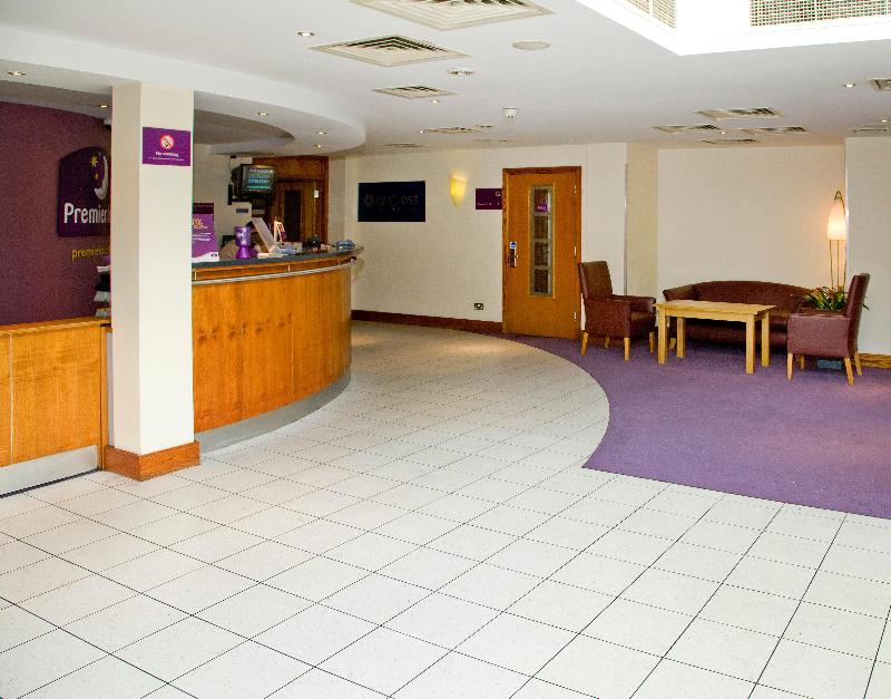 Premier Inn Watford Central - Lobi