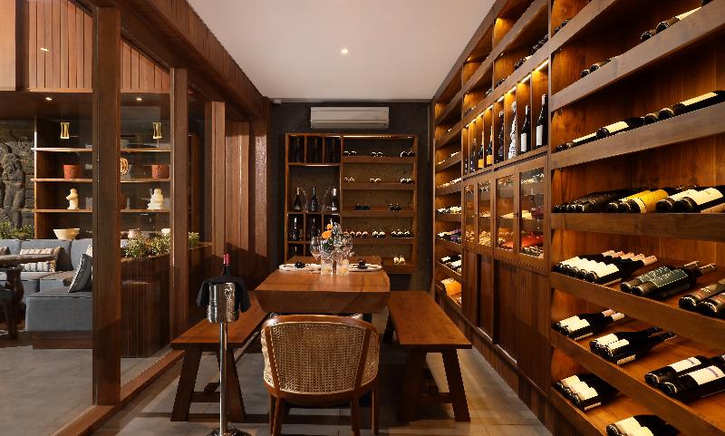 Taman Dharmawangsa Suites - Bar