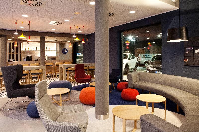Holiday Inn Express Dusseldorf Airport - Lobi