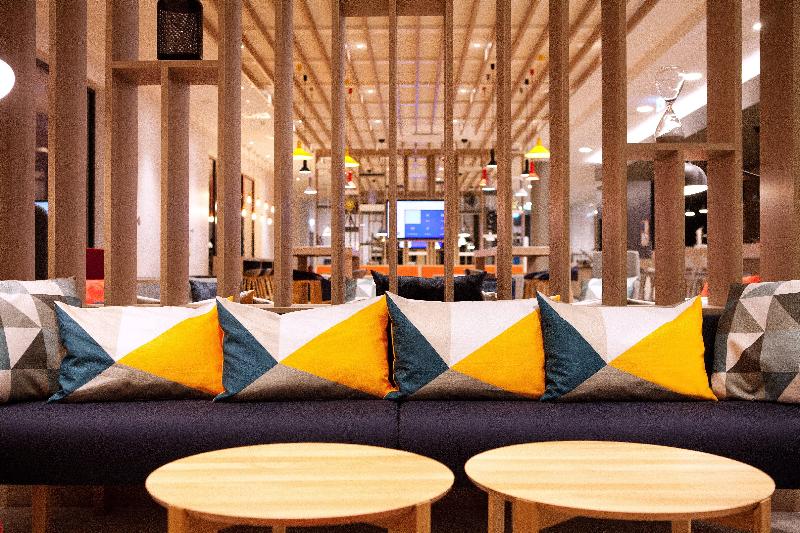 Holiday Inn Express Dusseldorf Airport - Lobi
