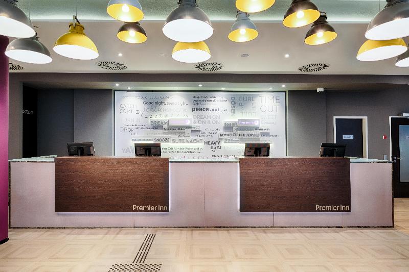 Premier Inn Düsseldorf City Friedrichstadt - Lobi