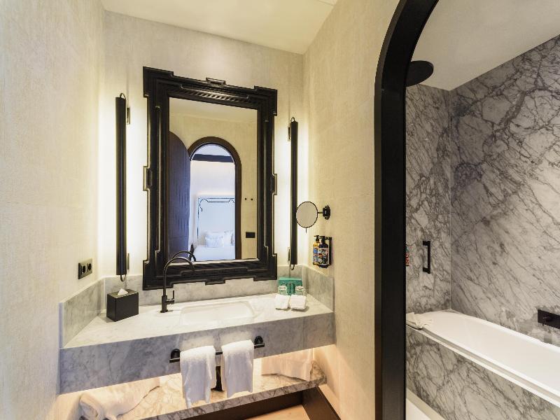 Hotel Montera Madrid, Curio Collection by Hilton - Oda