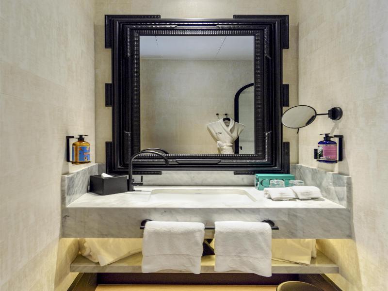 Hotel Montera Madrid, Curio Collection by Hilton - Oda