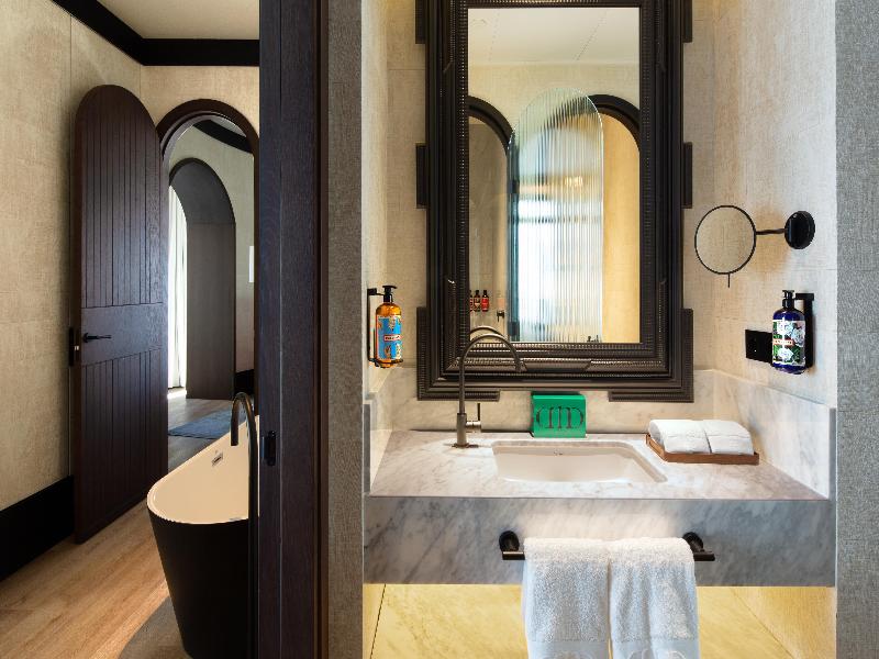 Hotel Montera Madrid, Curio Collection by Hilton - Oda