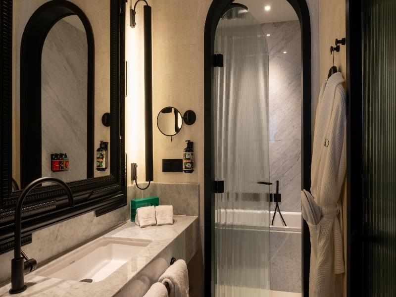 Hotel Montera Madrid, Curio Collection by Hilton - Oda