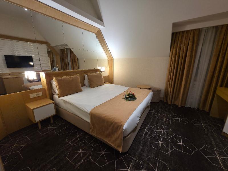 Regal Inn Badamdar Hotel - Oda
