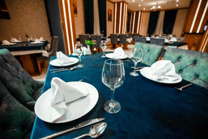 Regal Inn Badamdar Hotel - Restoran