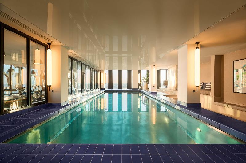 Adina Apartment Hotel Munich - Havuz