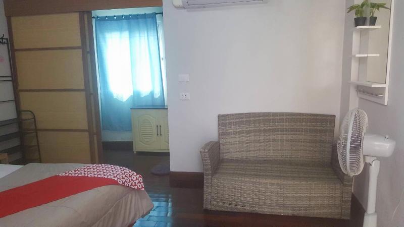 OYO 75396 Look Shine Apartment - Oda