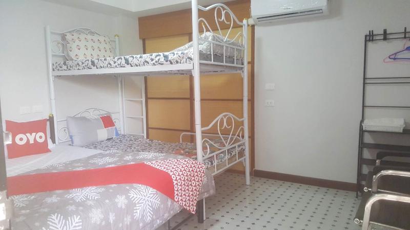 OYO 75396 Look Shine Apartment - Oda