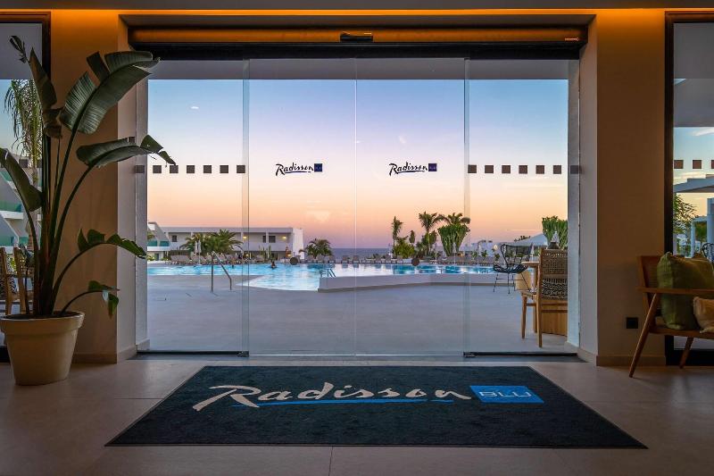 Radisson Blu Resort Lanzarote - Havuz