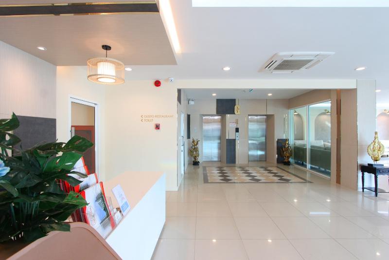 The Leisure Hotel - Lobi