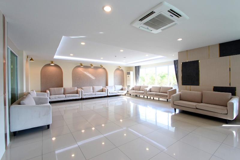 The Leisure Hotel - Lobi