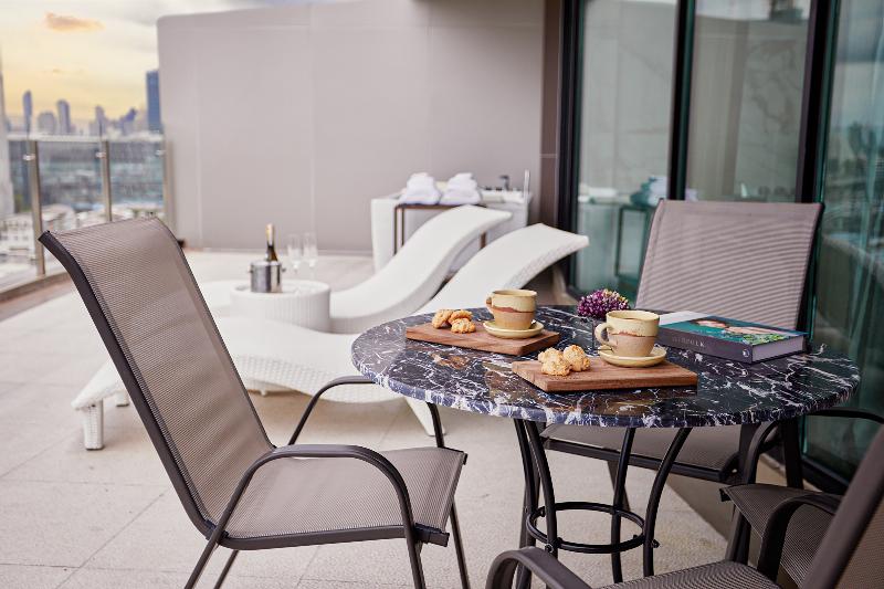 Valia Bangkok Sukhumvit 24 by Kingston Hotels - Oda