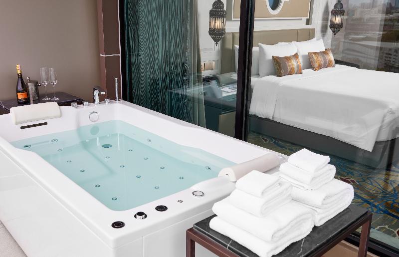 Valia Bangkok Sukhumvit 24 by Kingston Hotels - Oda