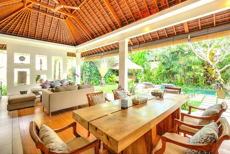 Villa Bali Asri Batubelig - Oda