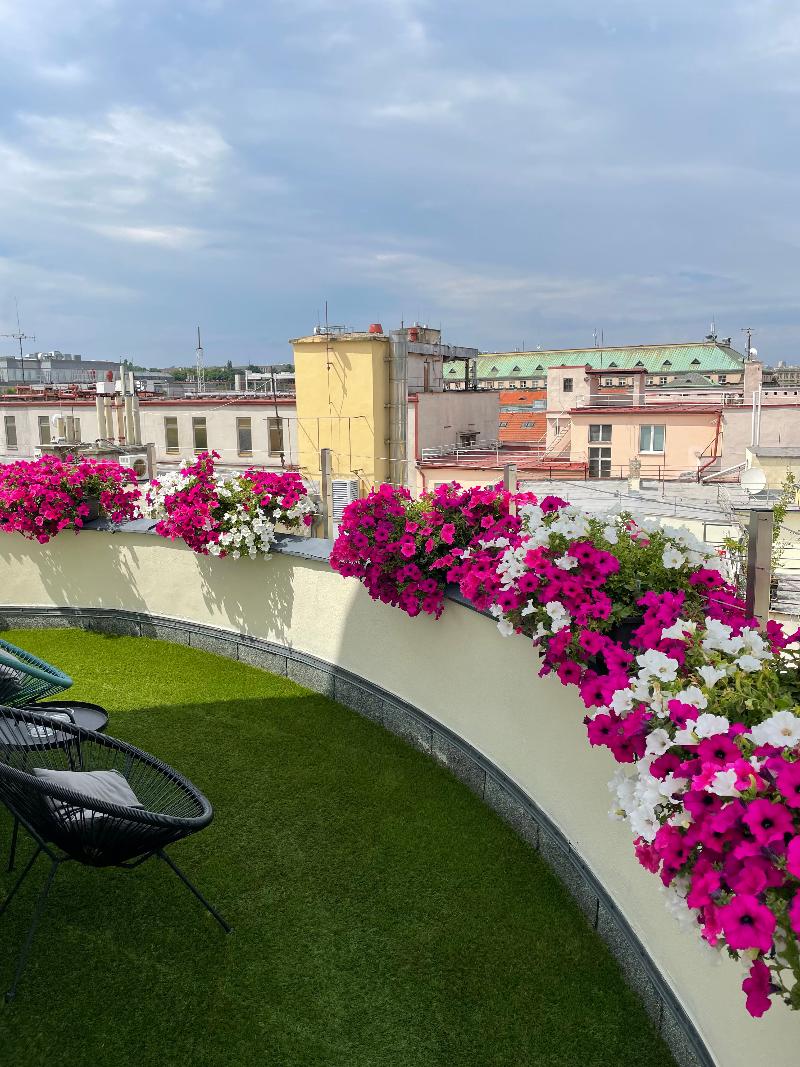 Rooftop Planet Prague Hotel - Genel