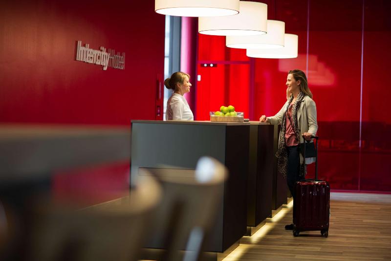 IntercityHotel Berlin Airport BER Terminal 1+2 - Lobi
