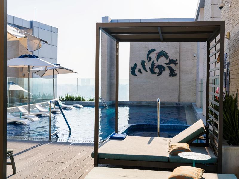 Embassy Suites By Hilton Doha Old Town - Havuz