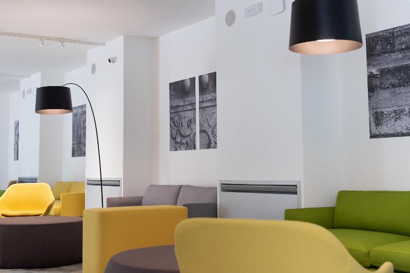 Hub Hotel - Lobi