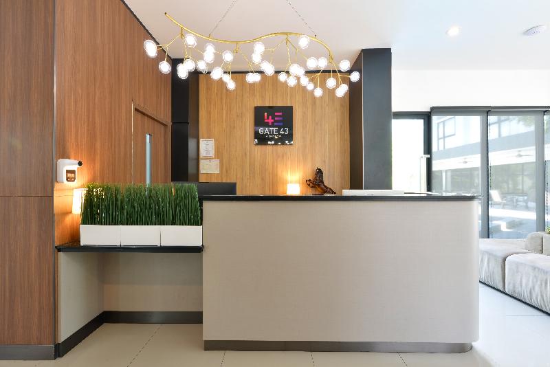 Gate43 Airport Hotel - Lobi