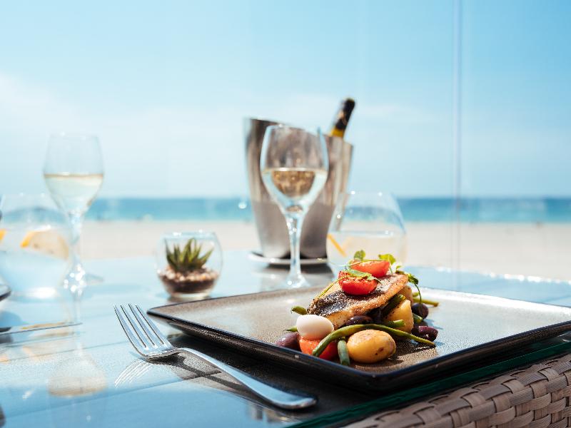 L'Horizon Beach Hotel & Spa - Teras