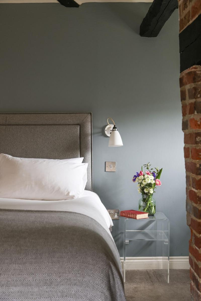 The Swan At Forest Row - Oda