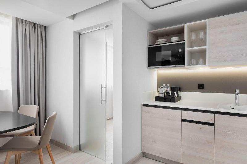 Courtyard By Marriott Batumi - Oda