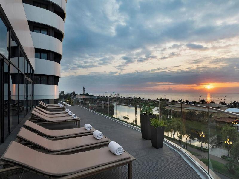 Courtyard By Marriott Batumi - Havuz