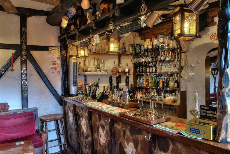 The Old White Lion Hotel - Bar