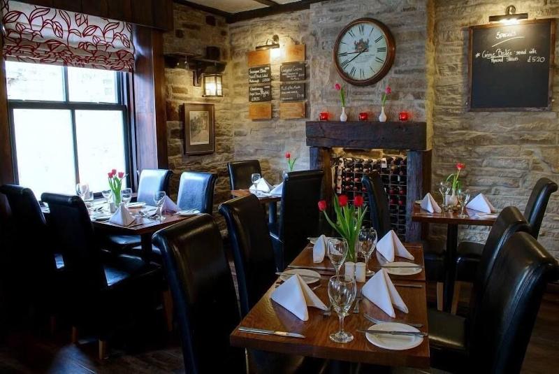The Old White Lion Hotel - Restoran